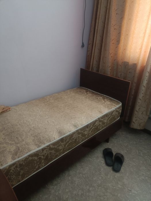 Кровать с матрасом