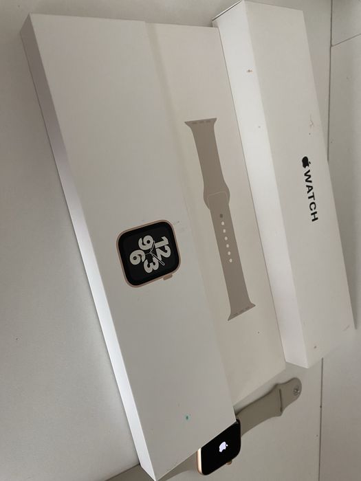 Умные часы Apple Watch SE 44mm