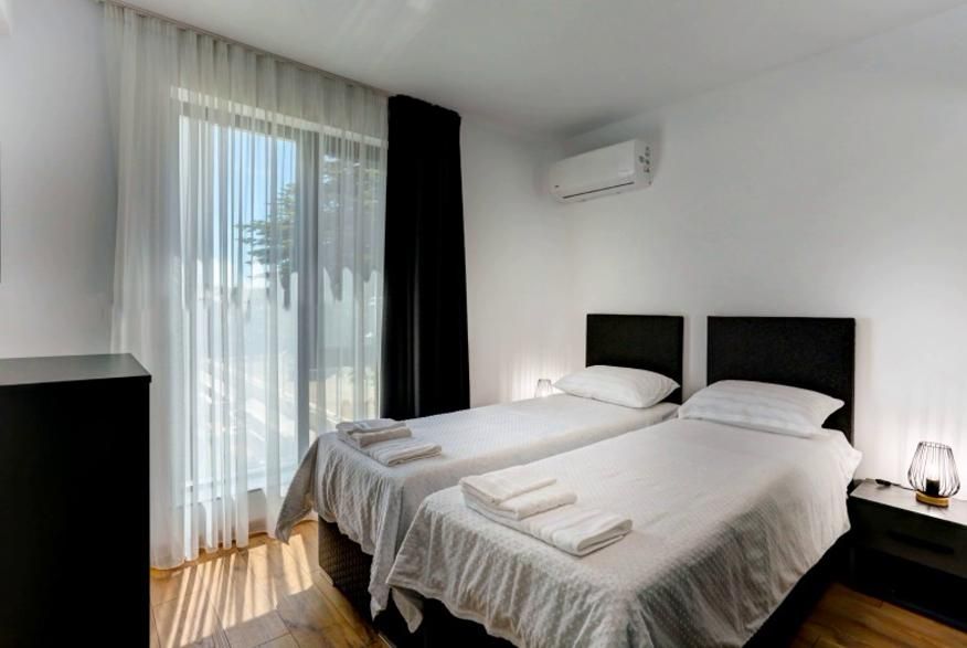 Дава се под наем Тристаен апартамент в Варна, Галата - 85 кв.м за 900 € - Снимка #3