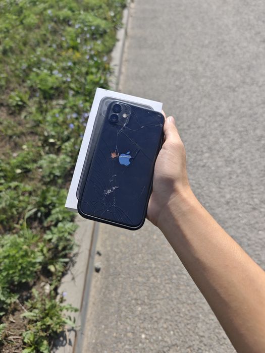 Продам iphone 11 64gb