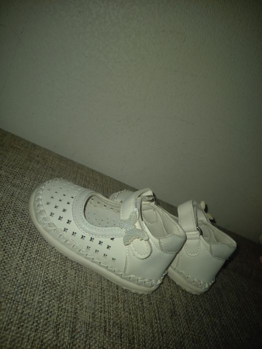 Продам детскую обувь