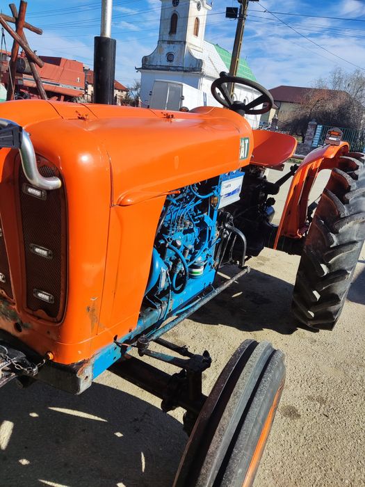 vând tractor fiat 411 în perfectă stare de functionare