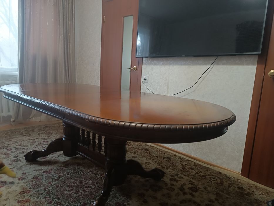 Продаю отличный стол.