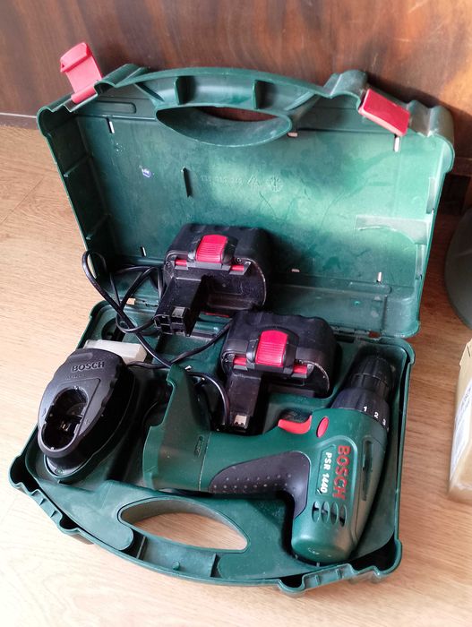 Акумулаторен винтоверт на Бош bosch с две батерии и куфар