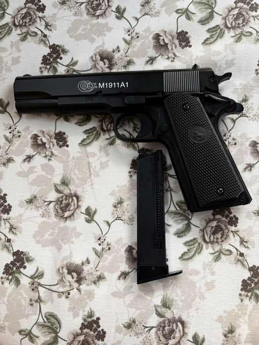 Спрингов еърсофт пистолет COLT M1911