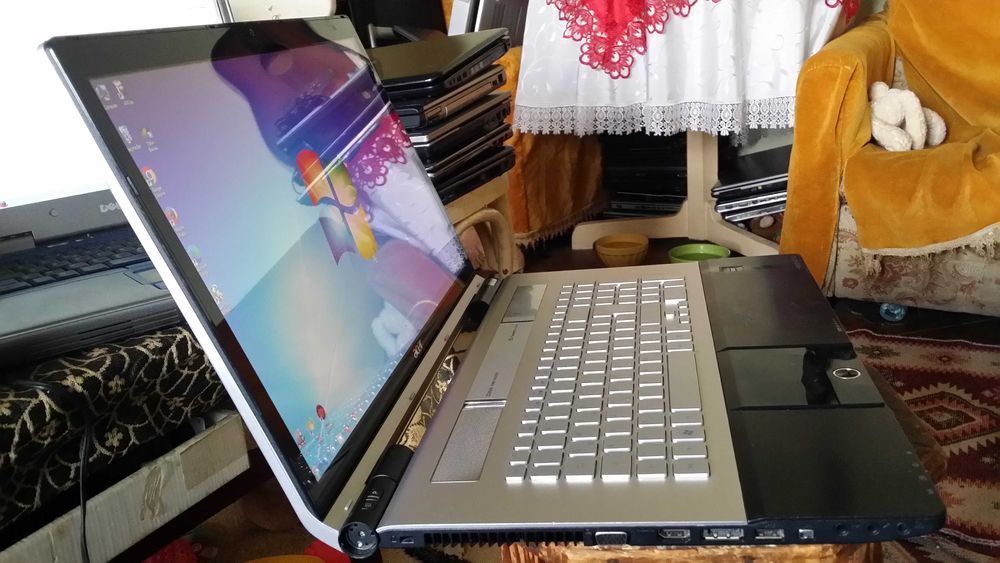 Reparatii laptop si  vanzari sau instalari profesionale orice Windows