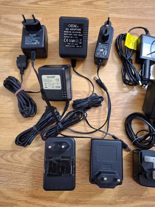 Alimentator Transformator Stabilizat 220V - 12V 2A, Negru