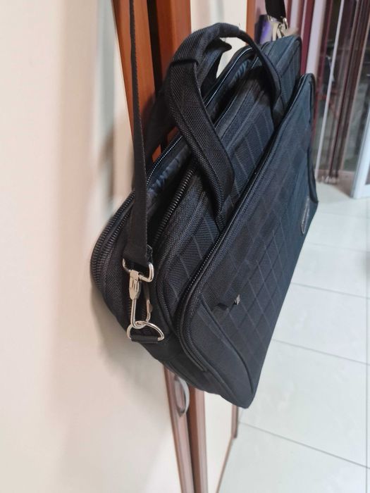 Продава се чанта за лаптоп