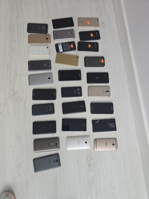 Smartphone-uri en-gros pentru piese, complete, fără defecte majore