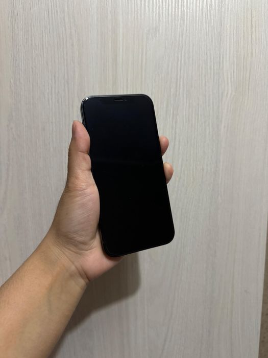 Продам Iphone 12