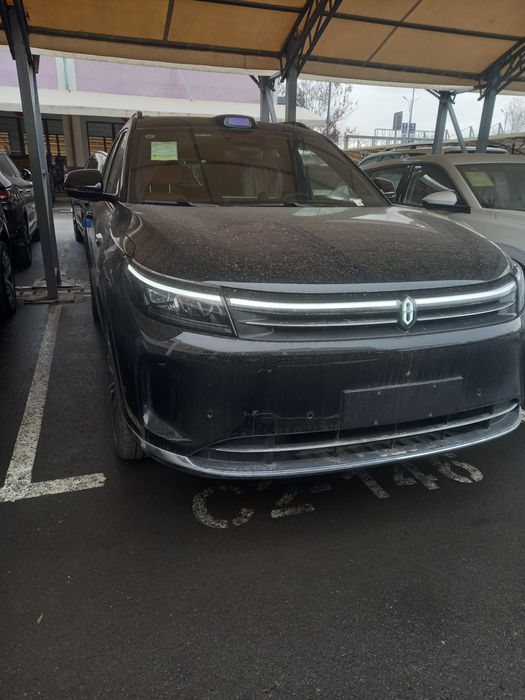 Aito m7 2025 yil  1300 km restayling