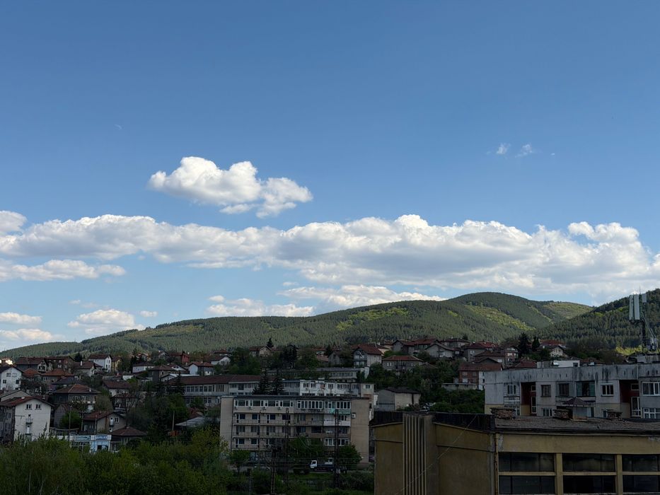 Дава под наем 2-стаен апартамент в гр. Перник център