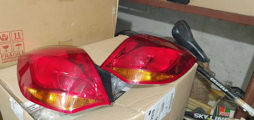 Продавам оригинален матричен LED фар за Opel Astra K.