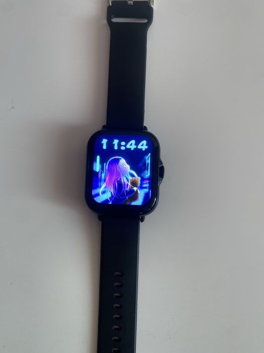 Продам сенсорные часы за 6 тыщ , но могу сделать скидку на 1000