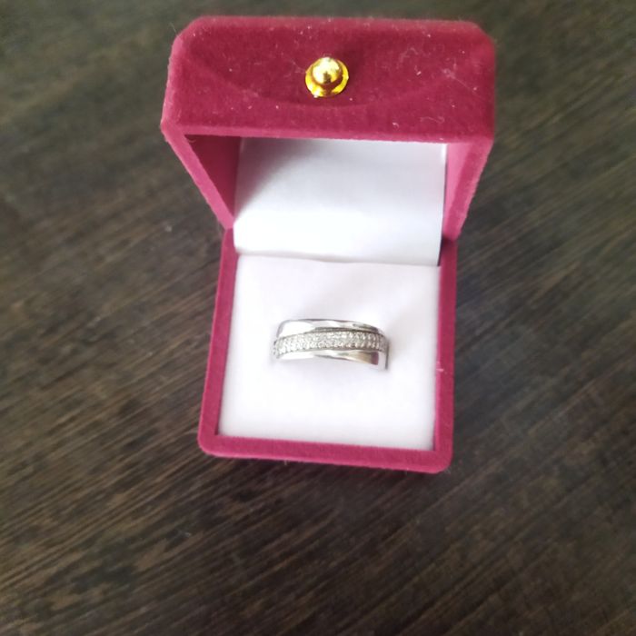 Продам серебряное кольцо
