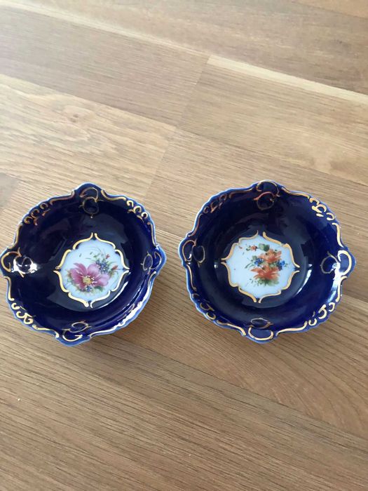 Ceainic din porțelan vechi, lucrat manual / farfurii cobalt