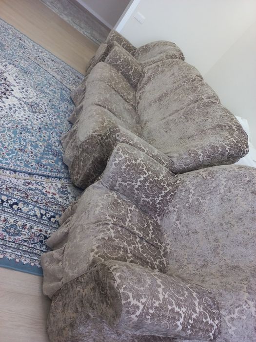 Диван с двумя креслами