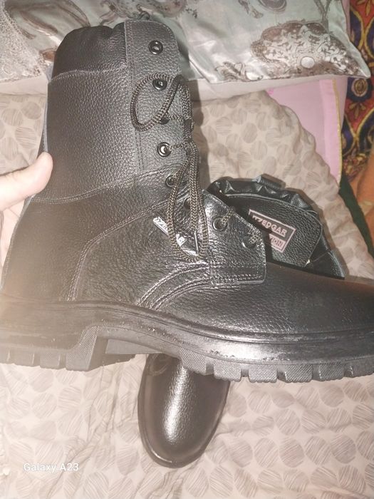 Ботинки продаю новый