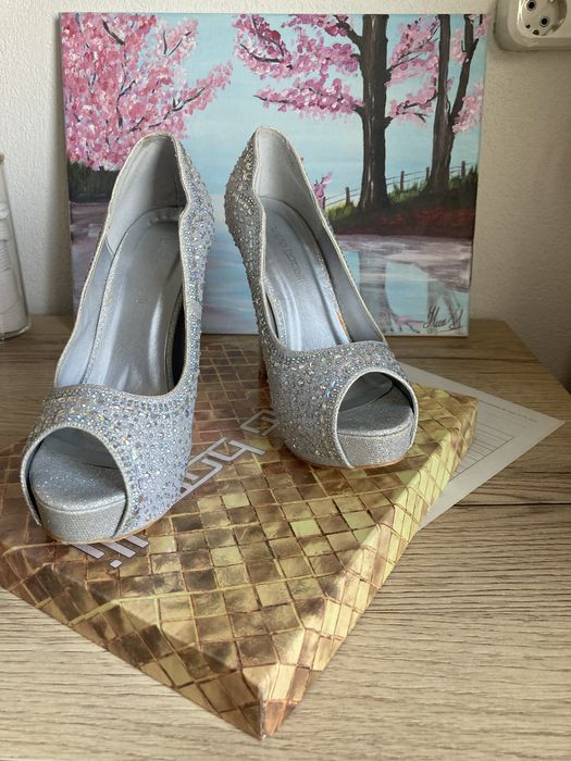 Маслено зелени обувки на ток,велурени и бални високи -Паоло Ботичели