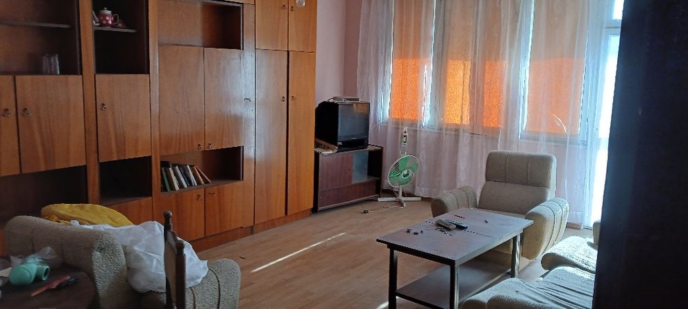 Отдавам под наем тристаен тухлен