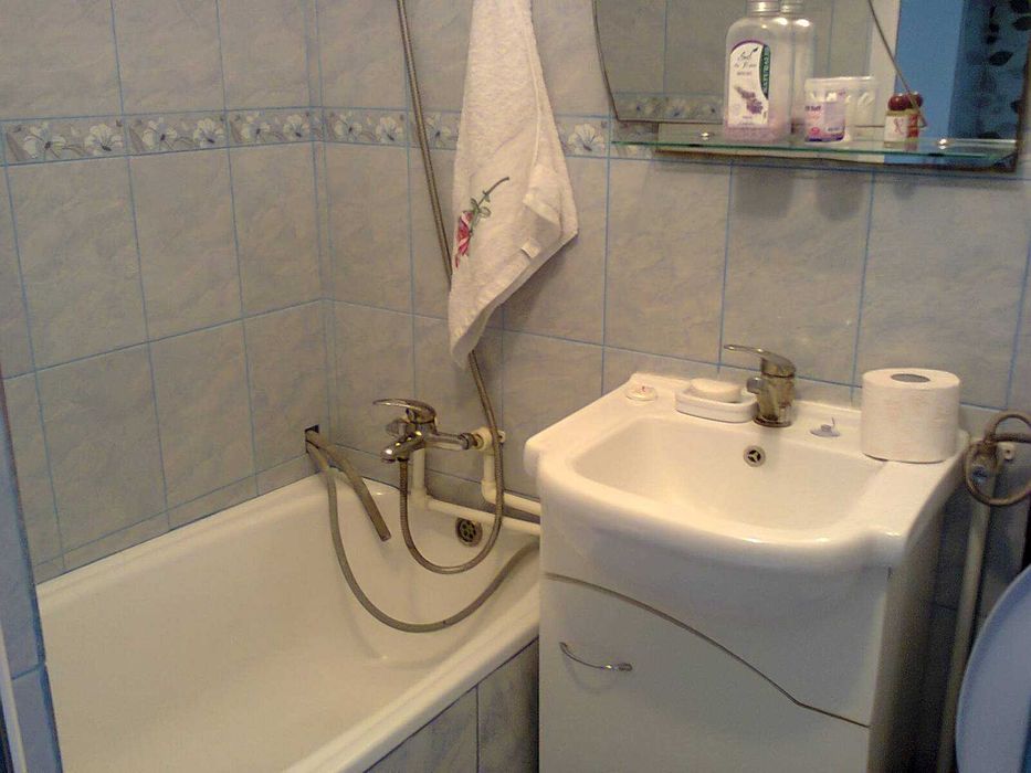 Inchiriere garsoniera zona Far/ Billa pe termen lung.