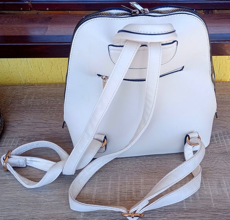 Брава / "мръсно бяло" дамска раница