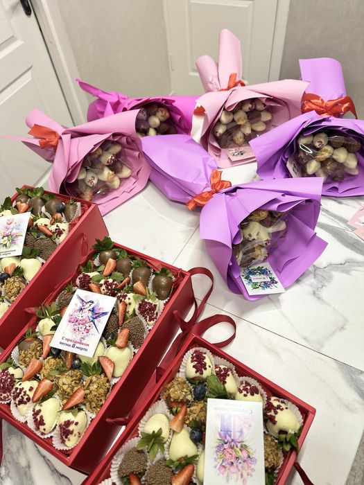 Клубника в шоколаде, букеты, цветы