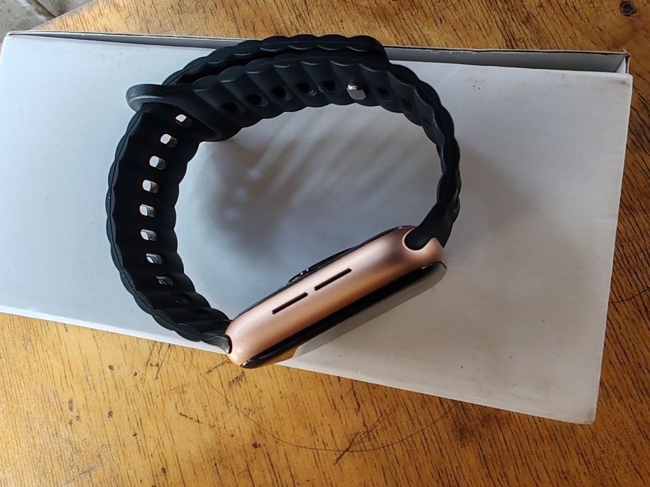 Продаю iwatch series 6. 44 mm в хорошем состоянии