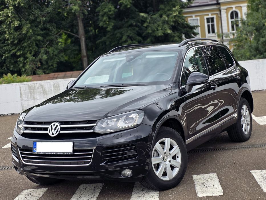 VOLKSWAGEN Touareg