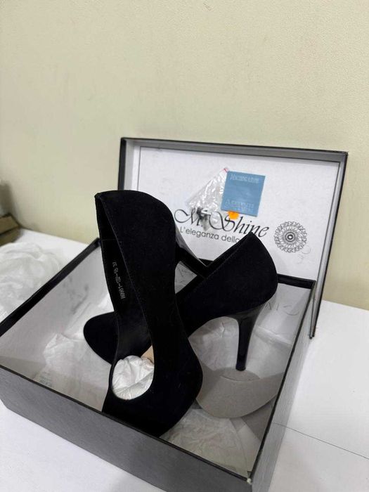 Продам замшевые туфли