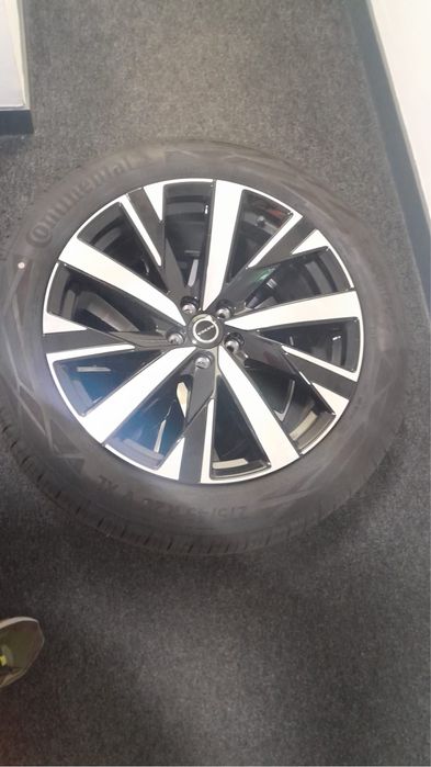 Jante Volvo XC90 R20 T8 Plug-in Hybrid Originale Continental vara2025