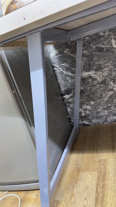 Кухонный стол…..