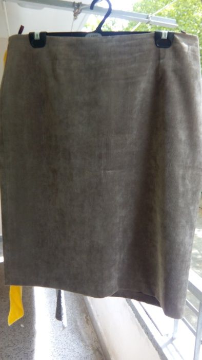 Продавам костюм