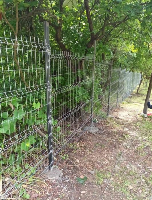 Garduri si porti din plasa bordurata