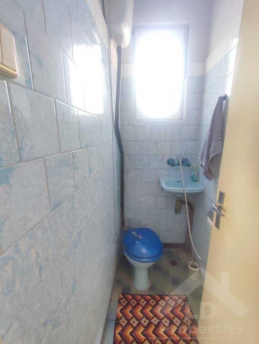 Двуетажна къща в близост до центъра на Генерал Тошево