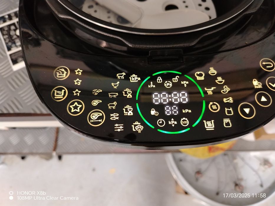 Мултикукар PHILIPS модел hp2151 на полувин цена