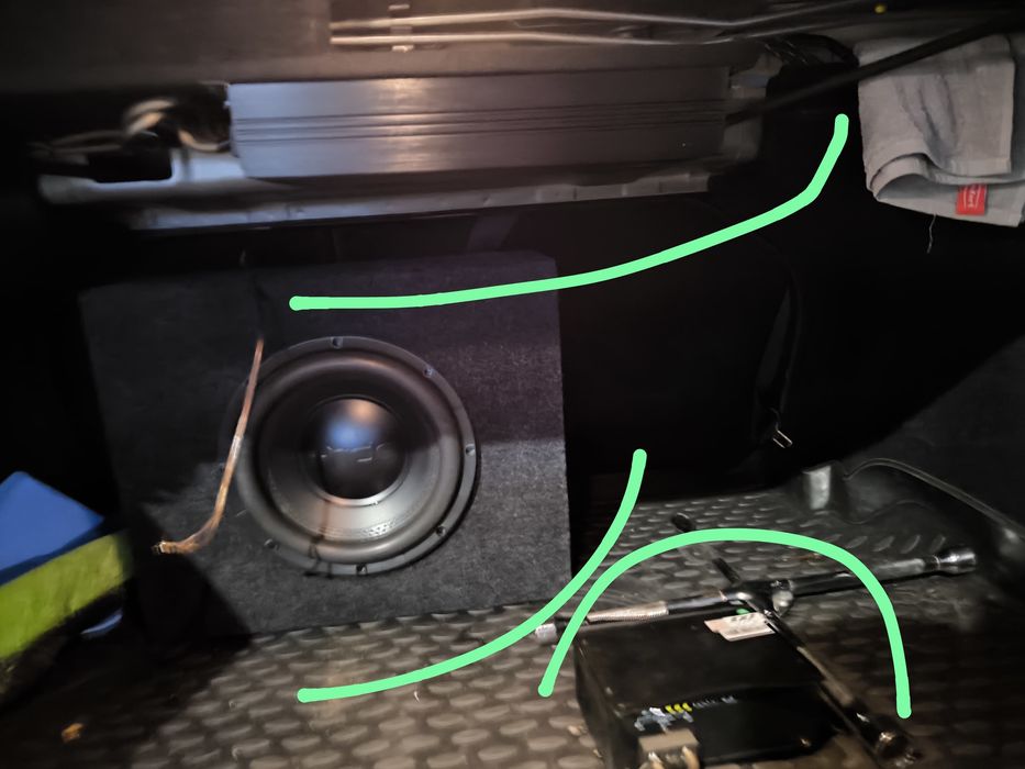 Продам саббуфер с усилителем состояние нового.