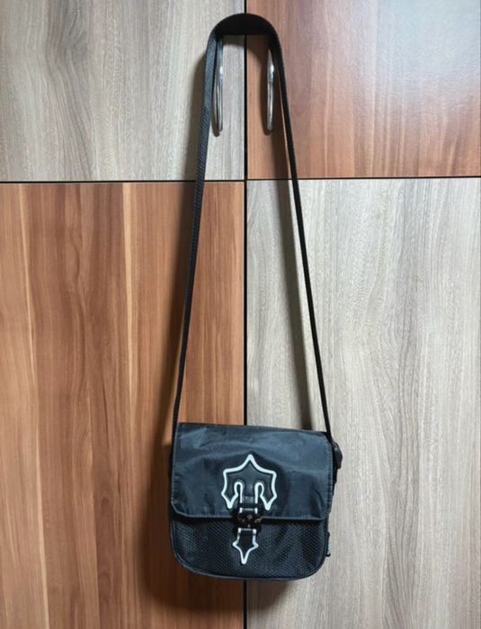 trapstar irongate reflective sidebag