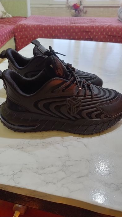 Маратонки номер 40