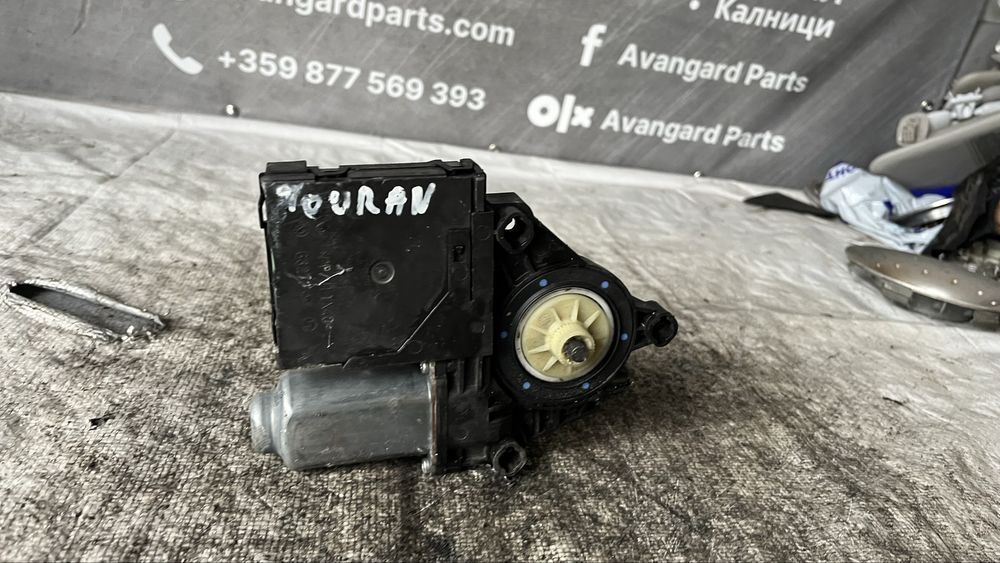 Volkswagen Golf 6 моторче предно ляво стъкло