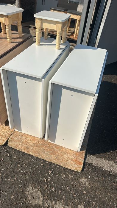 Продам стол и стулья тумба стол и т.д