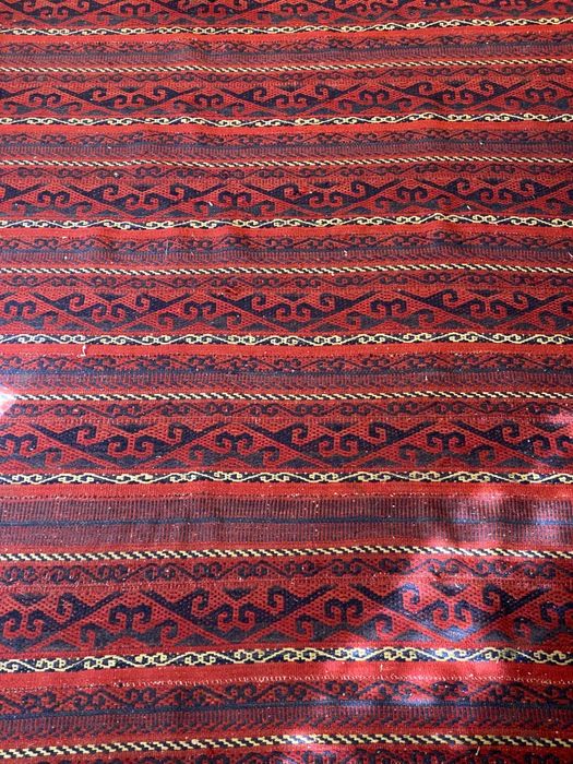 20 ғасырда қолдан тоқылған кілем