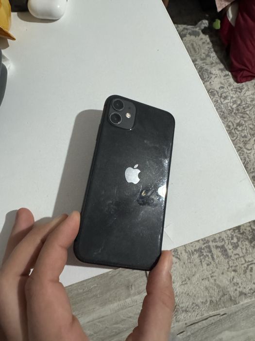 Schimb iphone 11  Cititi descrierea se vinde cu 850 lei
