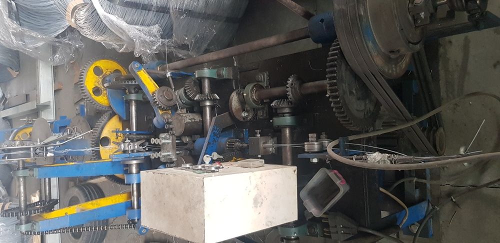 Машина за производство на бодлива тел.