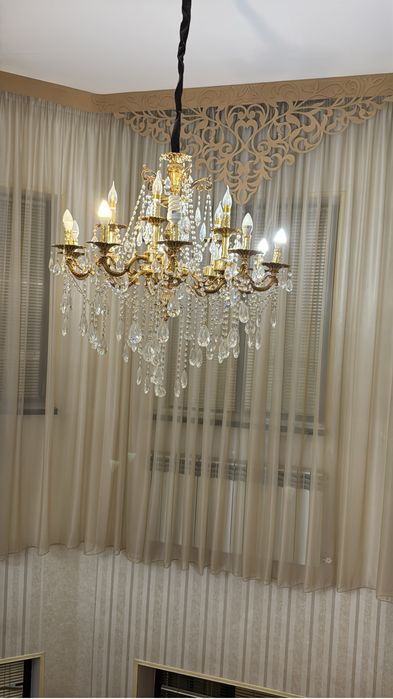 Мебель для спальни, люстра