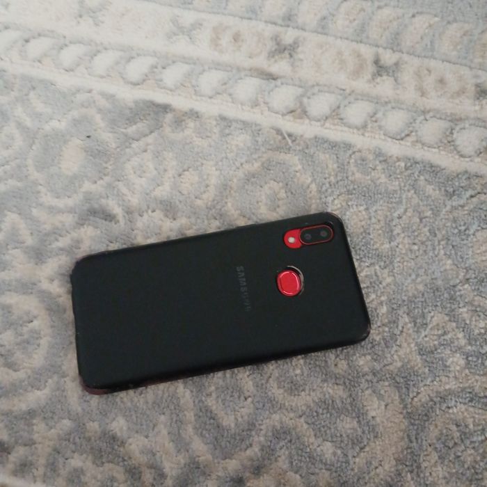 Самсунг А10s продам