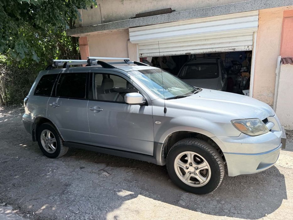 Продавам Mitsubishi Outlander