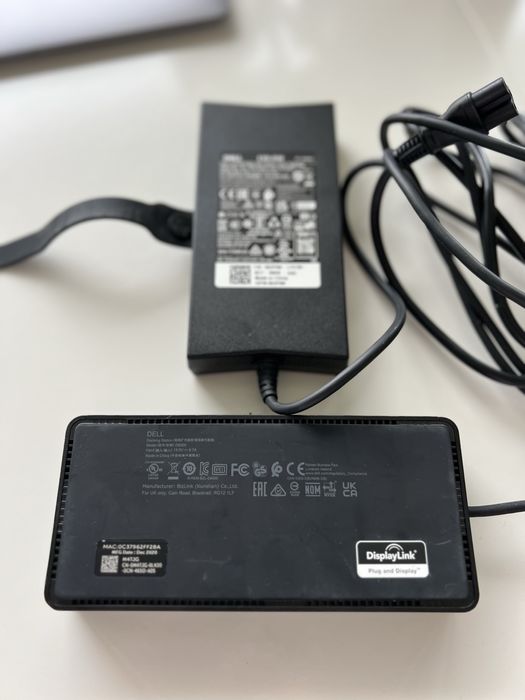 2 Монитора HP E-Series E27q и Dell Universal Dock D6000