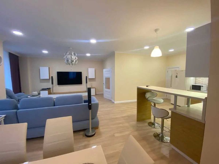 Дава се под наем Тристаен апартамент в София, Зона Б-18 - 90 кв.м за 765 € - Снимка #4