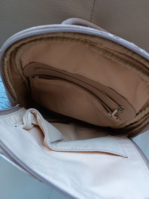 Елегантна Раница в бежов цвят